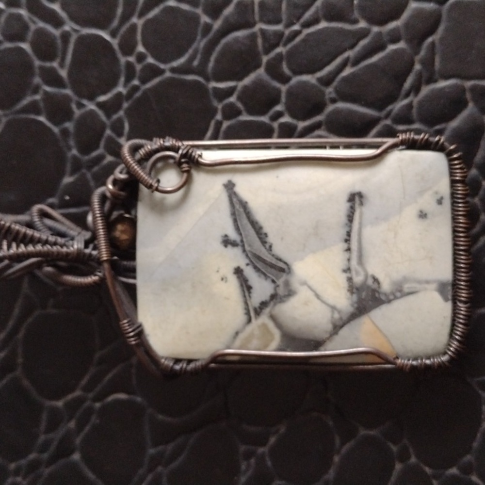 Maligano Jasper wire wrap pendant - Picture 3 of 3